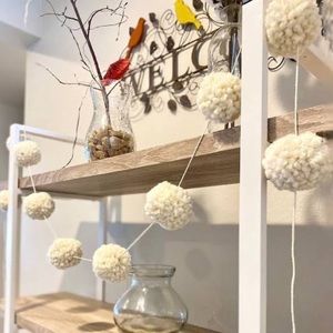 Home decor, pom-pom garland